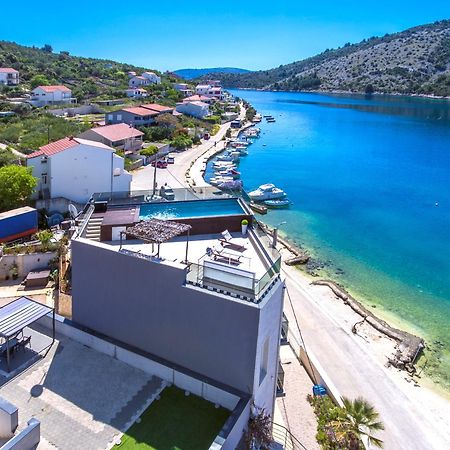 Beachfront Luxury Villa Vinisce Exterior photo