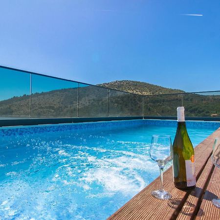 Beachfront Luxury Villa Vinisce Exterior photo