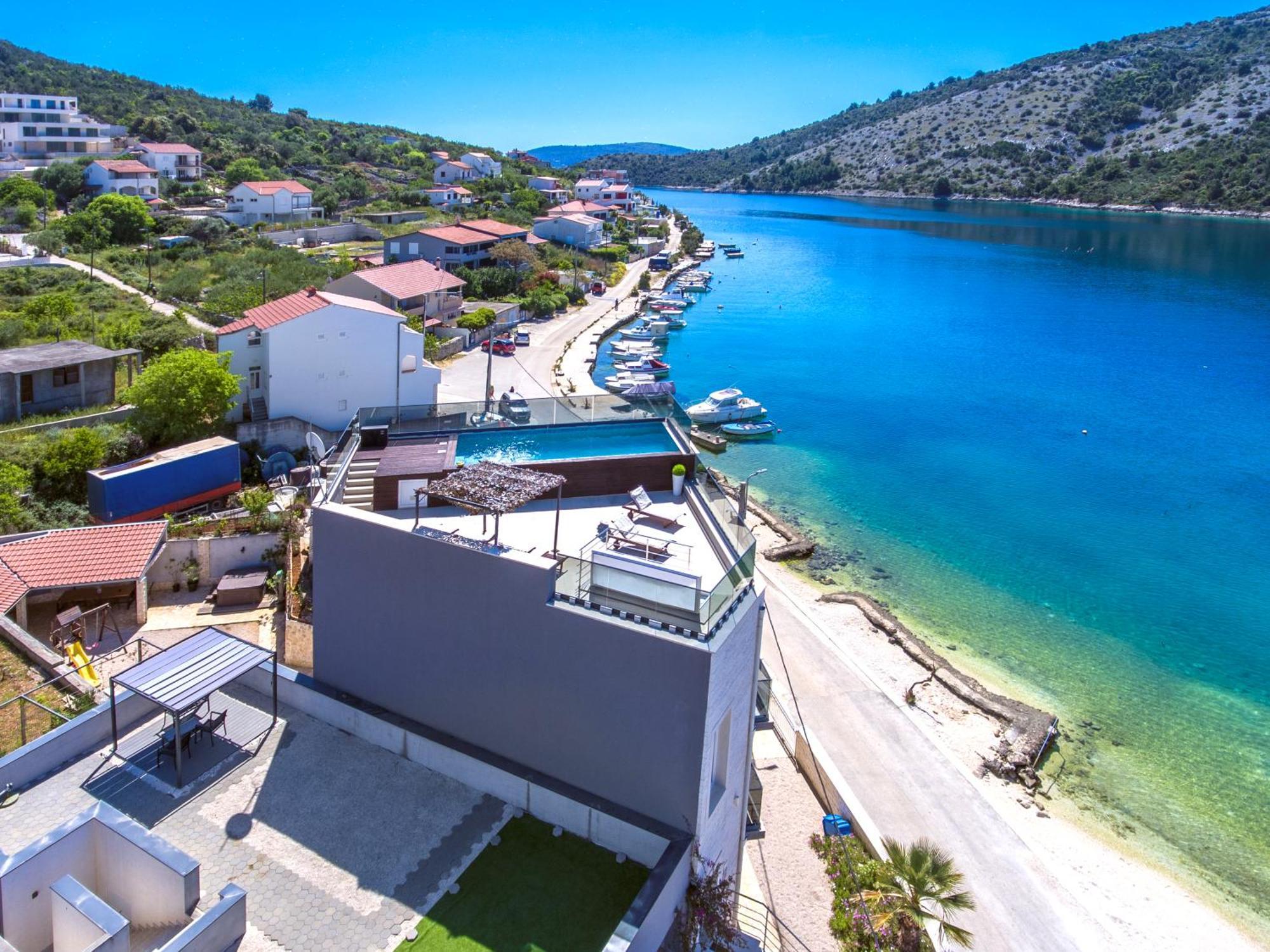 Beachfront Luxury Villa Vinisce Exterior photo