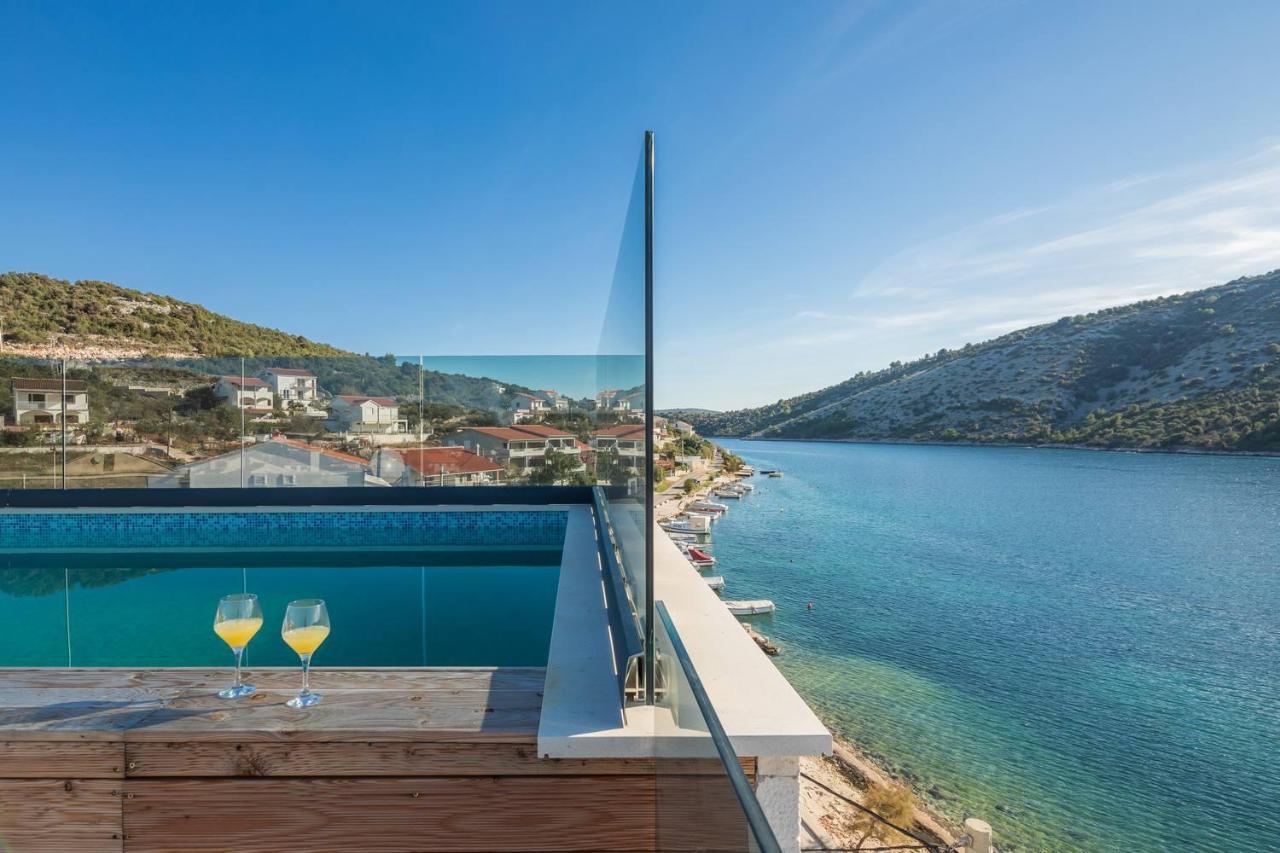 Beachfront Luxury Villa Vinisce Exterior photo