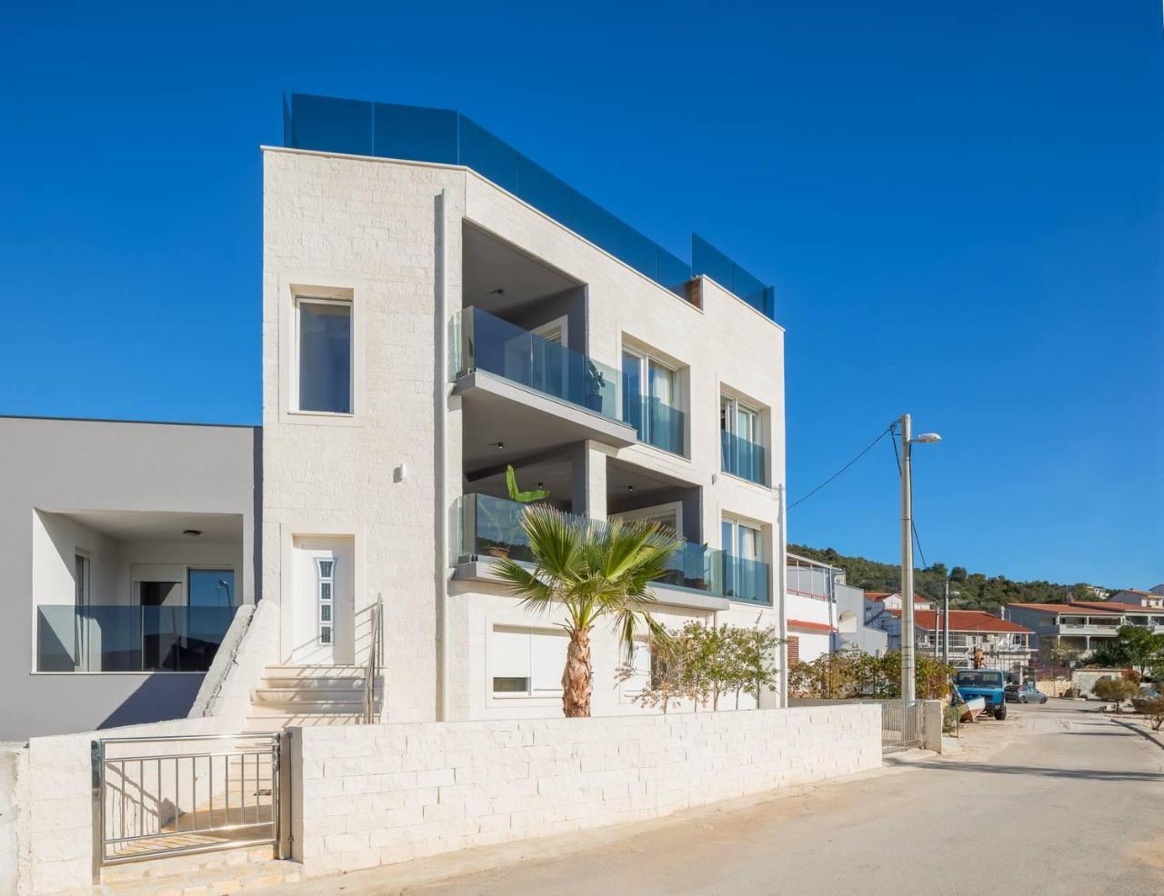 Beachfront Luxury Villa Vinisce Exterior photo